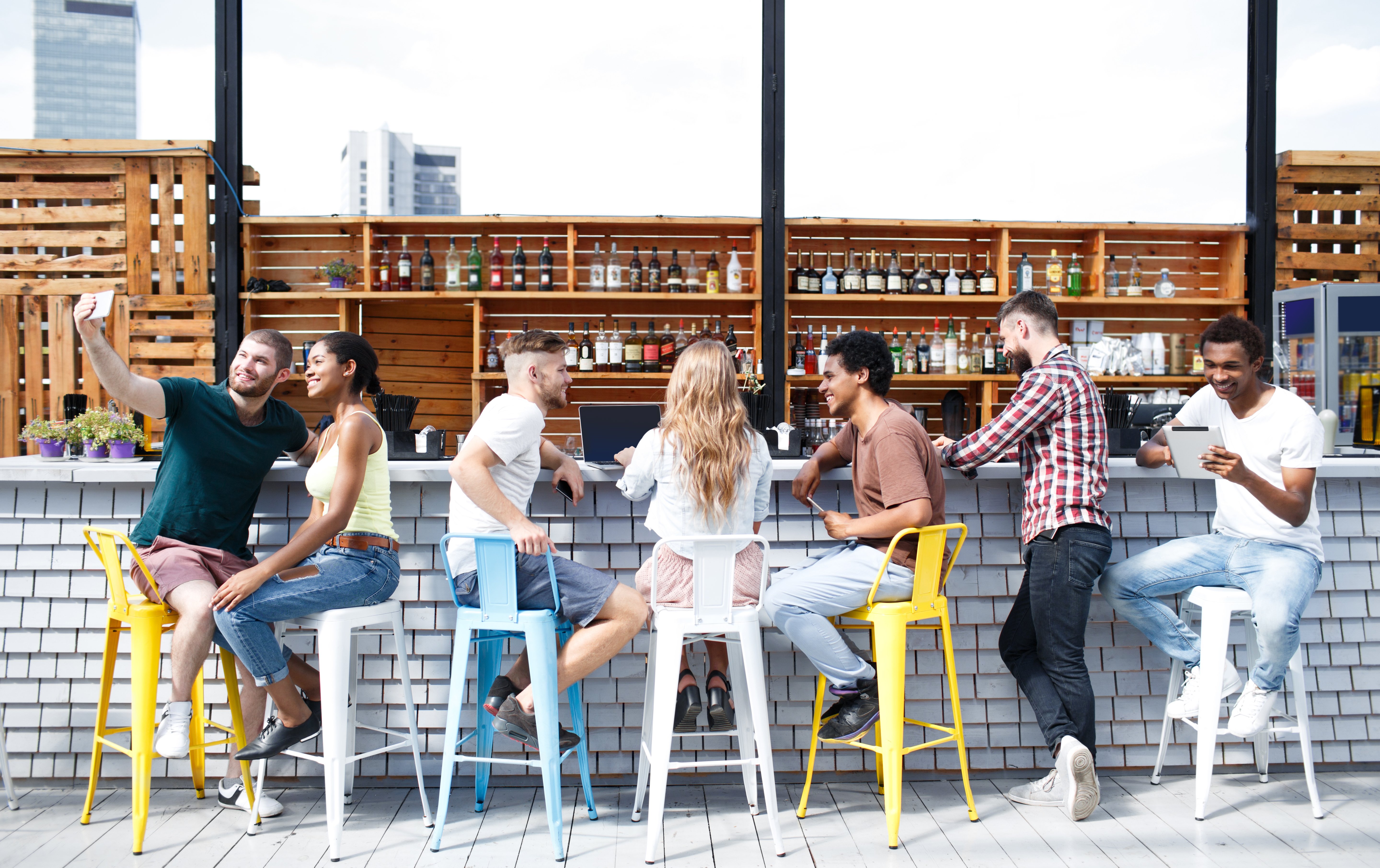 The Best Interior Design Tips for Planning a Commercial Bar Layout in Abu Dhabi