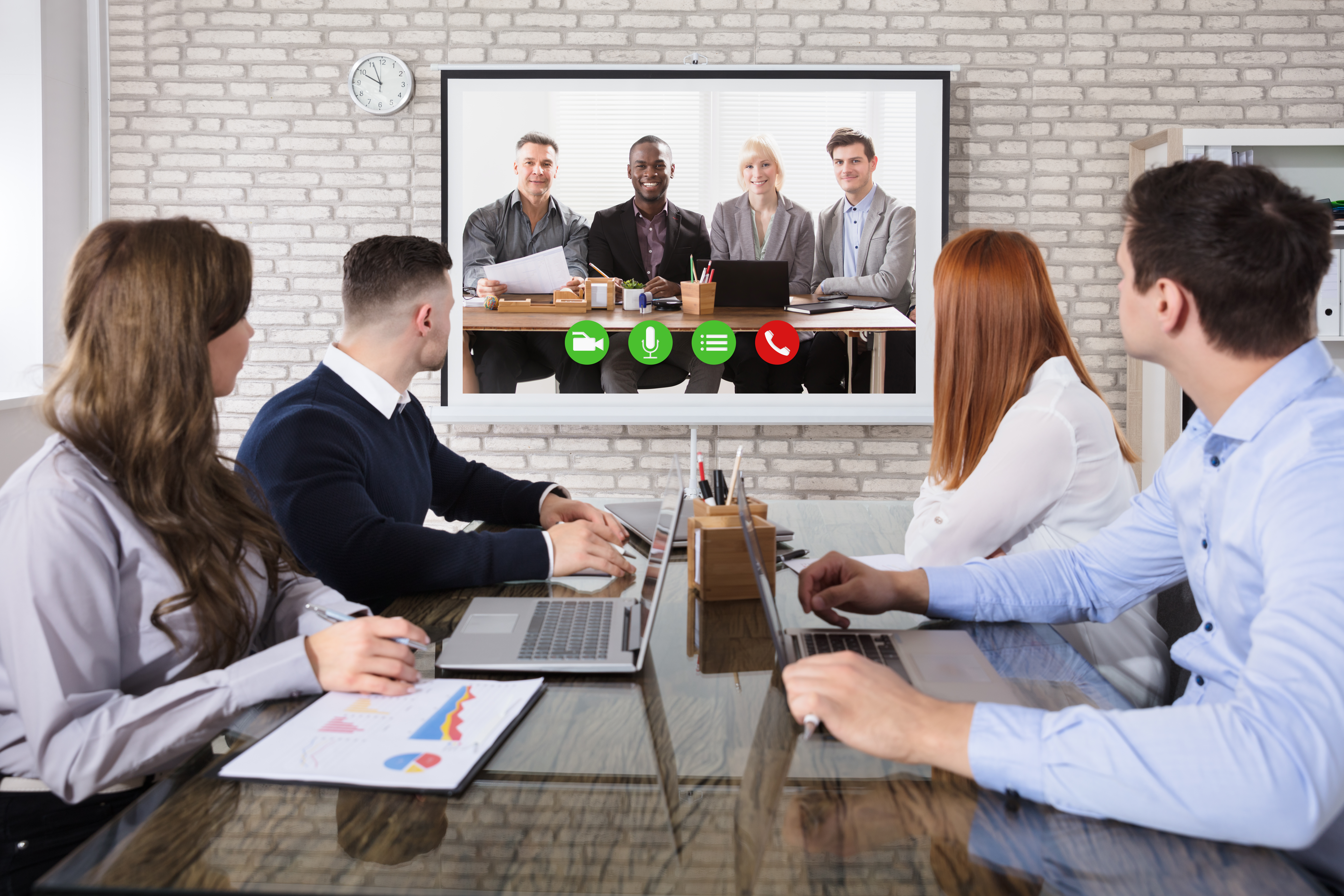 5 Video Conferencing Room Ideas to Stay on Trend